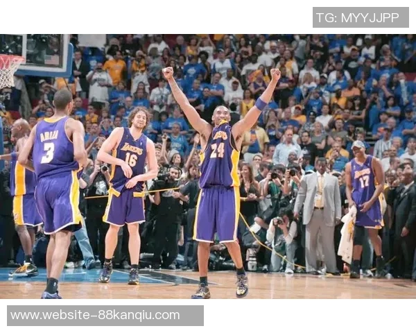 2014年快船与湖人对决回顾：洛杉矶篮球的巅峰对抗与激情时刻