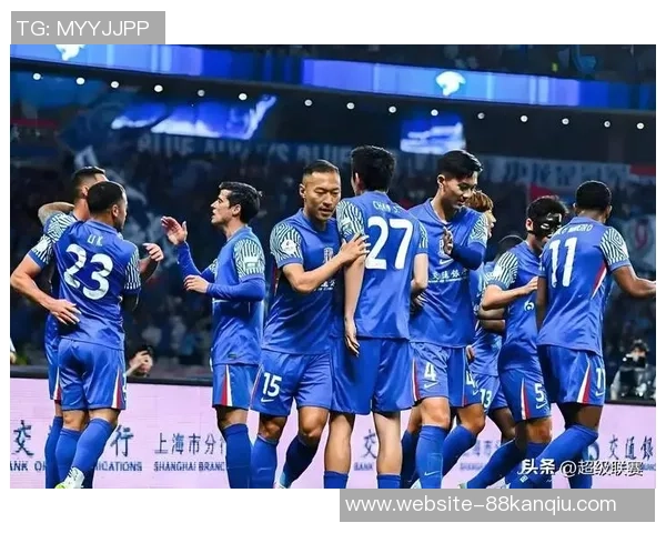 中超激战重庆队迎战山东队双方全力争夺宝贵积分展现精彩对决 中超激战重庆队迎战山东队双方全力争夺宝贵积分展现精彩对决