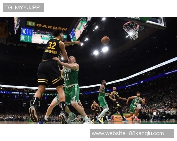 凯尔特人主场迎战勇士双方争夺季后赛关键胜利 凯尔特人主场迎战勇士双方争夺季后赛关键胜利